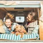 Les secrets pour voyager avec votre chien en camping-car : tout ce que vous devez savoir !