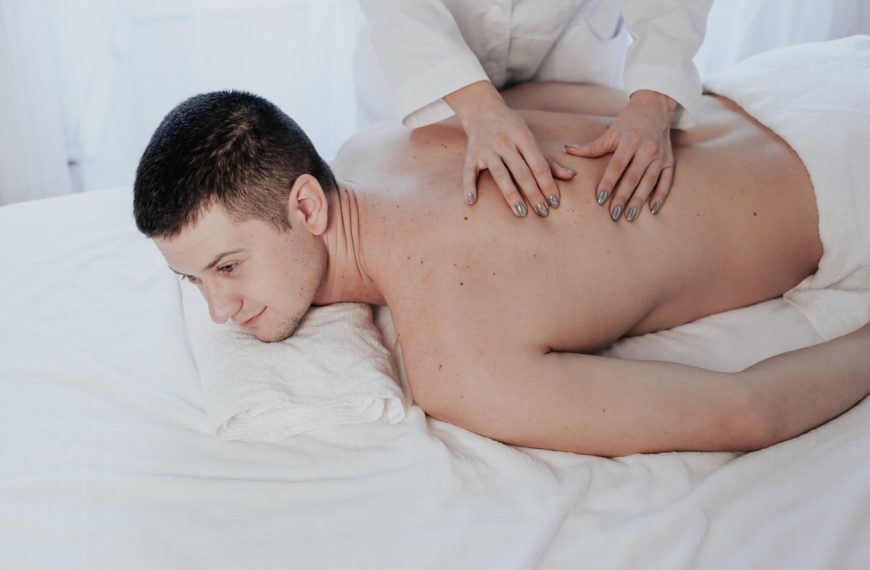 Révélation : Les massages thérapeutiques pour chiens, le secret bien-être qu’ils adorent et qui les transforme !