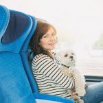 Voyager avec votre chien en train à grande vitesse : les astuces indispensables pour des vacances inoubliables !